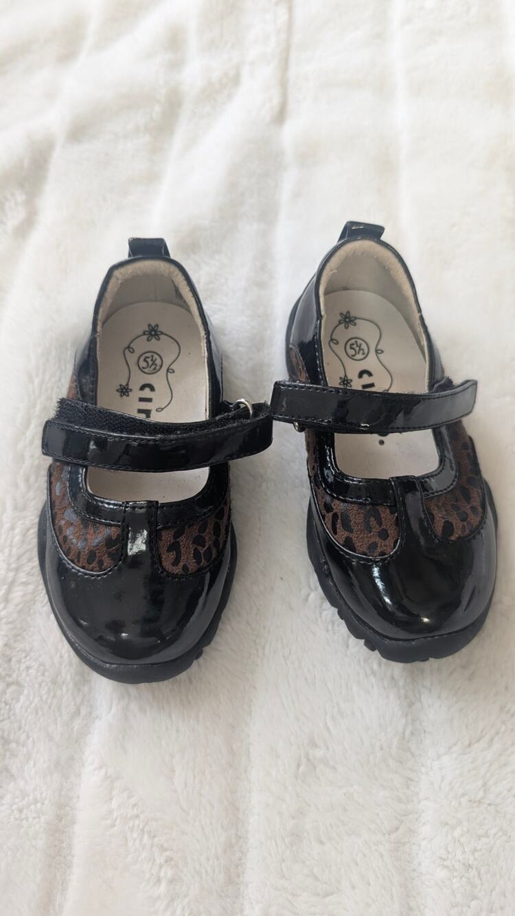 Circo Girls Black Patent Mary Jane Shoes Toddler Size 5.5